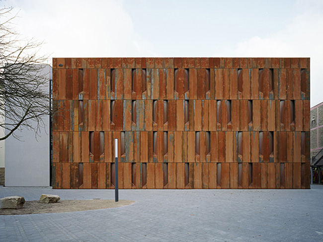 HausDerEssenerGeschichte_ScheidtKasprusch_collabcubed rusted facade building, Germany, weathered steel, Essen, collabcubed