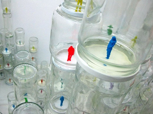 Cristina_Barbero_Glass_Jar_installation_collabcubed Contemporary Art Installation, People in Glass Jars, spaces, Cristina Barbero, 6mas1
