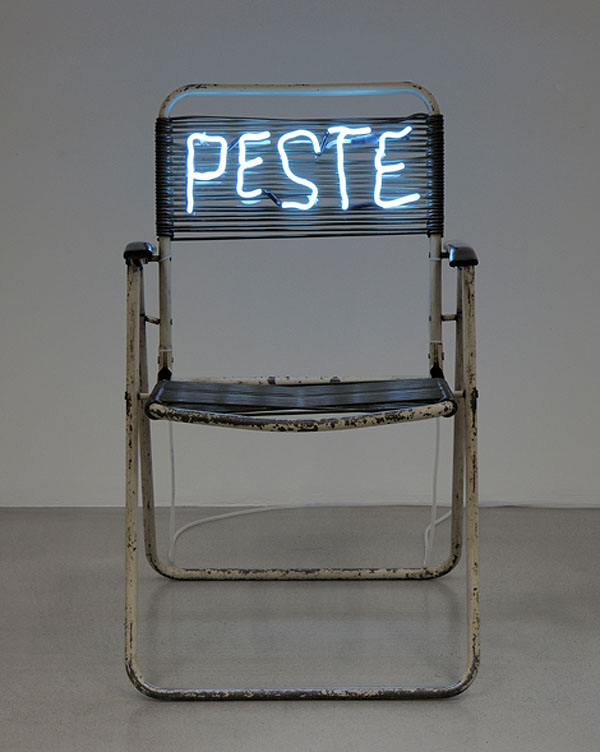 Light installation, neon, cool contemporary art, beach chair with neon, collabcubed