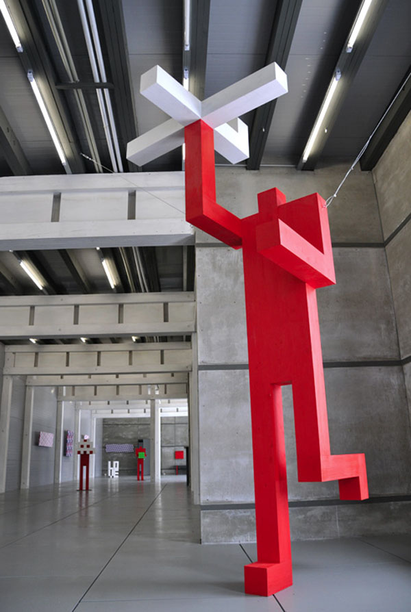 Russian Contemporary Art, Red Men Statues, cool, viral, fun installation, Gridchinhall,