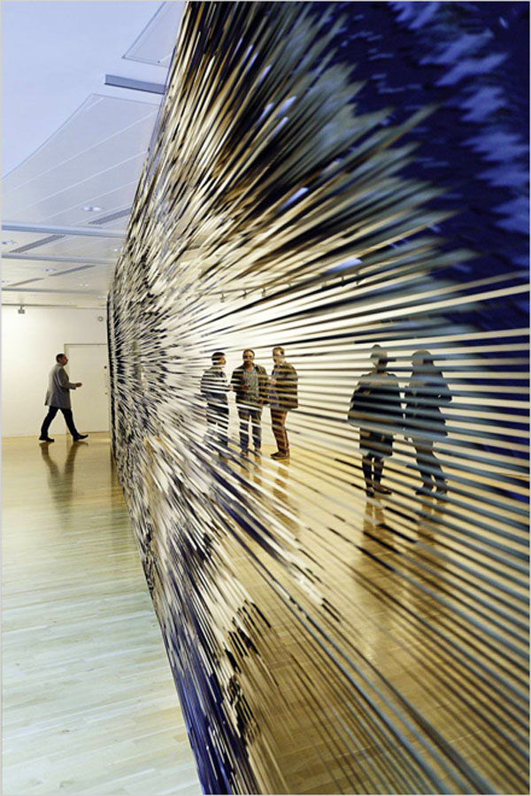 installation_Robert-Currie_1-Day-2-Hours-27-Minutes-and-21-Seconds_collabcubed Videotape installations, monofilament sculptures, Robert Currie, cool contemporary art