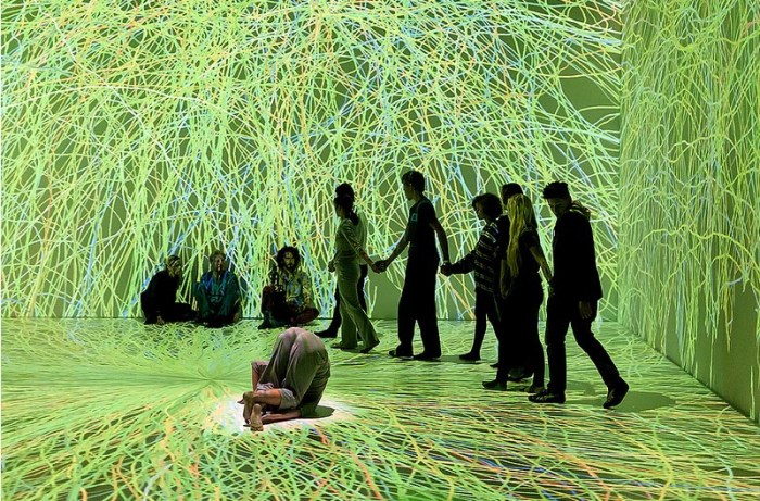 Anarchy-Dance-Theater_Ultra-Combos_Seventh-Sense_Today'sArt_collabcubed Modern Dance combined with cool video projection mapping and audience interaction