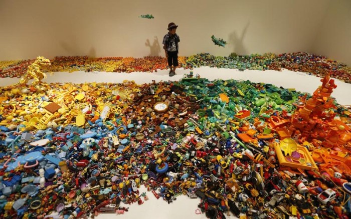 Hiroshi-Fuji_Kaeru-Where-have-all-the-toys-gone_collabcubed Hiroshi Fuji, Toy Saurus, Sculpture made from recycled toys, interactive exhibit, Japanese Contemporary Art