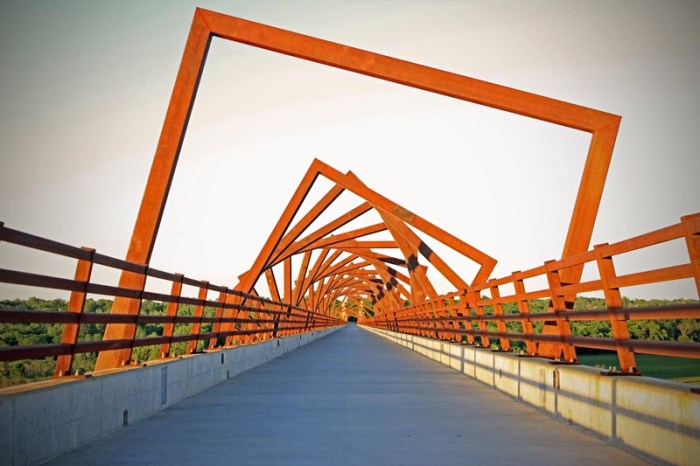 RDG Dahlquist Art Studio in Des Moines, Iowa, David Dahlquist, Cool Bridge, Interesting architecture and engineering