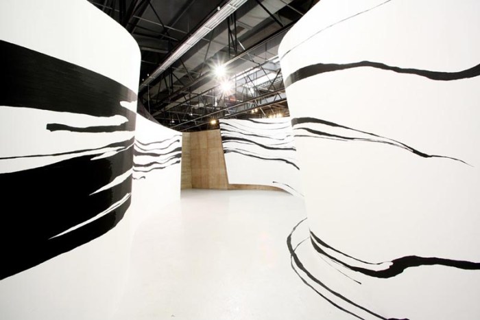 Sun K. Kwak, Korean art, contemporary installation using tape, drawing with tape, 280 Hours, cool art