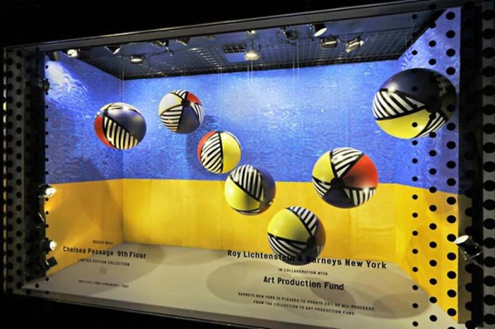 Roy Lichtenstein, Pop art in the Windows at Barneys NY. Collaboration of Lichtenstein and product design available at Barneys. Fun window displays