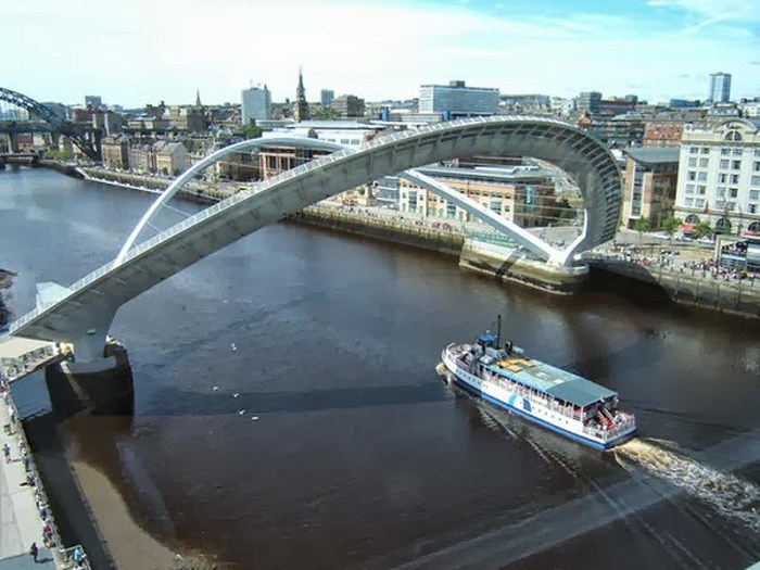 WilksonEyre Architects, Gateshead Millenium Bridge, Winking Eye Bridge, Blinking Eye Bridge, cool movable bridge