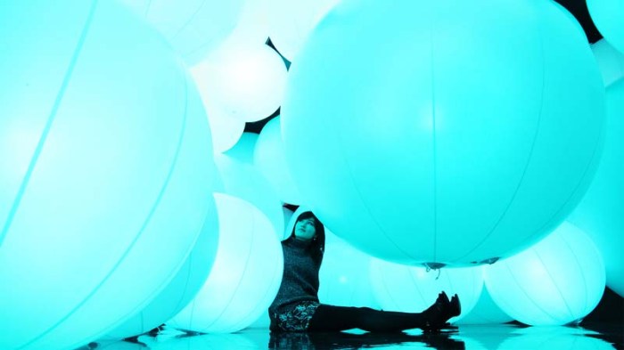 teamLAB, Interactive Installation, Large balls that change color and sound with touch. Contemporary Art at Hong Kong Arts Centre. A Journey through art and technology