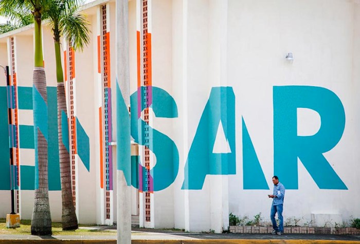 Boa Mistura, University of Isthmus, Panama City, Typographic Mural with students, Think/Feel, Pensar/Sentir, anamorphosis, typography, street art