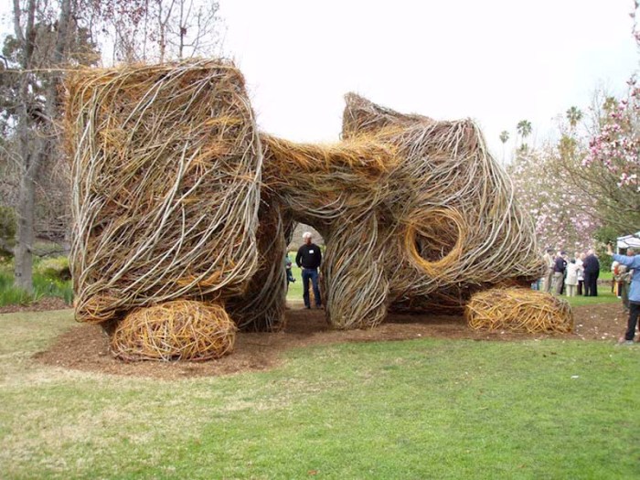 Patrick Dougherty, Stickworld, largescale sculptures/huts made using twigs and branches