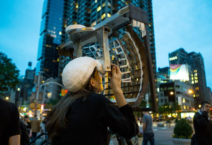 Oakes Twins, Ryan and Trevor Oakes, Double Vision, Compounding Visions, Concave Easel, MoMath exhibit, Flatiron Building